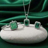 ست زنانه ساعت گردنبند و انگشتر مدل زمرد نقره