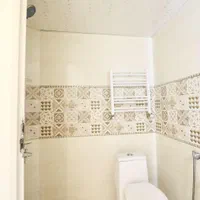 واحد مبله نزدیک مراکز گردشگری جمهوری|اجارهٔ کوتاهمدت آپارتمان و سوئیت|شیراز, باغ تخت|دیوار