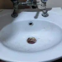 روشویی بزرگ و سالم به همراه شیر مخلوط