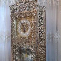 ساعت  کنارسالنی ایستاده شیک مناسب جهیزیه