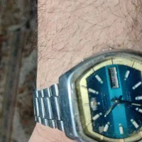 دو عدد ساعت. ژاپنی اورینت  اصلی|ساعت|سبزوار, قصبه غربی|دیوار