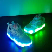 کتونی اسکیتی چراغدار|کفش و لباس بچه|تهران, فلسطین (میدان انقلاب)|دیوار