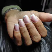 خدمات کاشت و ترمیم ناخن پودر و ژل|خدمات آرایشگری و زیبایی|گرمدره, |دیوار