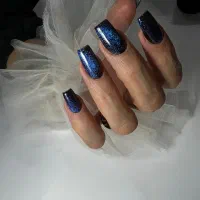 نیازمند مدل برای کاشت ناخن