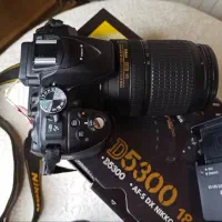 دوربین Nikon D5300 + لنز 18-140 + سه پایه