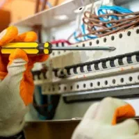 برقکار، برقکشی ساختمان، خرده کاری