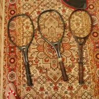 سه عدد راکت تنیس خاکی هر کدام یک میلیون و پا نصد