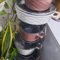 یک سرویس قابلمه دو رنگ ۵ قابلمه ۱ ماهیتابه نو نو