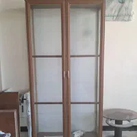 ویترین شیشه ایی