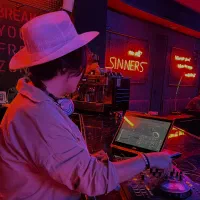 دیجی خانم و آقا حرفه ای