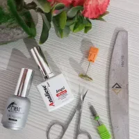 خدماته ناخن کاشت،ژلیش،مانیکور،انواع طراحی