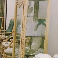 ویترین چوبی بسیار شیک و ظریف کار شده|بوفه، ویترین، کنسول|اصفهان, شیخ طوسی|دیوار