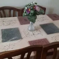 میز نهار خوری قدیمی با ۴ تا صندلی