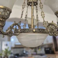 لوستری با شکوه قدیمی و زیبا|لوستر و چراغ آویز|اصفهان, کوی ولی عصر|دیوار