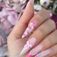 آموزش و کاشت ناخن