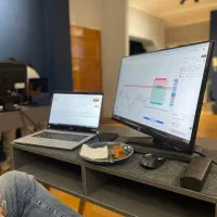 میزهای اشتراکی و اتاق آموزش وکار