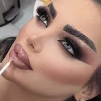 خدمات وآموزش میکاپ و کاشت ناخن با تخفیف ویژه