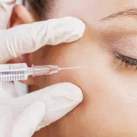 بوتاکس و فیلر صورت برای مدل تحت نظر پزشک