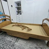 تخت خواب یک‌نفره چوبی - دارای کشو و محافظ کودک|تخت و سرویس خواب|اصفهان, جلالیه|دیوار