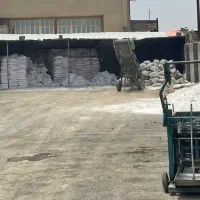 کارگر جهت کار در مصالح ساختمانی (جاده باغرود)