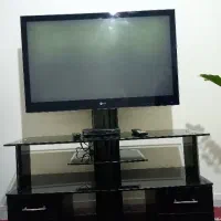 تلویزیون ۴۲ اینچ LG و میز ودستگاه دیجیتال|تلویزیون و پروژکتور|ایلام, |دیوار