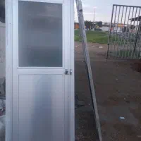 در حمام و سروس بهداشتی