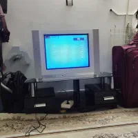 تلوزیون با میز تلوزیون