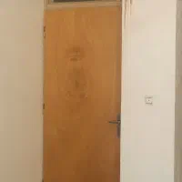 درب با چهارچوب و دستگیره