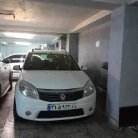 راننده پایه یک با ماشین ساندرو آماده بکار