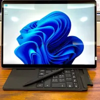 لپتاپ جذاب و مدیریتی 8 Surface Pro با کیبورد و قلم
