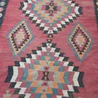 گلیم قدیمی سالم یک ونیم در سه متر