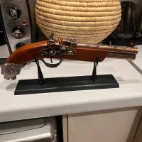 فندک‌مدل تپانچه یا استند رومیزی یا دیواری