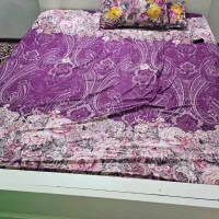 تخت خواب و تشک و پاتختی