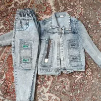 تعدادی شلوار لی و کت و شلوار لی