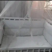 تخت کنار مادر