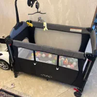 تخت پارک کنار مادر کاوالو