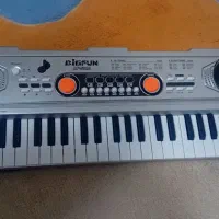 پیانو خیلی تمیز استفاده نشوده