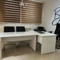 دو عدد میز و عدد صندلی