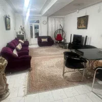 105متری طبقه اول سه خواب دارای کلیه امکانات