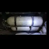 قایق ب عکس نگاه کنید