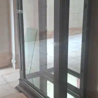 ویترین تمام چوب و شکیل،َدارای آینه تمام قد