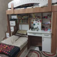 تخت دو طبقه و ویترین