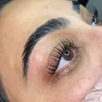 خدمات رایگان اکستنشن مژه و لیفت ابرو و مژه