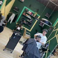 شاگرد ارایشگر