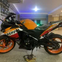 موتور هوندا CBR 250. پلاک
