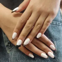 خدمات ناخن کاشت و ژلیش