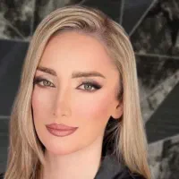 میکاپ و شنیون حرفه ای و قیمت مناسب|خدمات آرایشگری و زیبایی|کرمانشاه, |دیوار