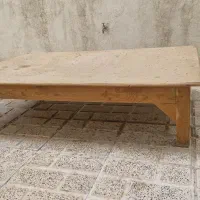 تخت چوبی داخل حیاط