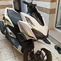 موتورسیکلت هوندا تمیز سالم رنگ سفید
