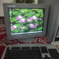 کامپیوتر و میز کامپیوتر